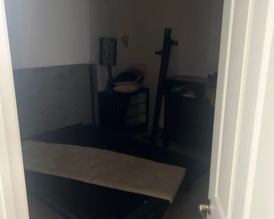 Available on: november 9. Unfurnished. Pet friendly. Parking available * Internet included * Dog friendly * Children friendly * 40+ years welcome. 3 bedroom 2 bath with attached garage. I have my 13 year old part time. May have some storage space in the garage. Internet included. Can negotiate utility bill. Rent $950 per month Bills Not included Security deposit $500 Property type Apartment Roo...