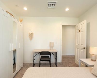 Available on: now. Furnished. Parking available * Internet included * Students welcome Lia will require background checks for this room Learn more. Shared bath Cozy Furnished Room for Students & Professionals Quiet neighborhood retreat with: Features: Shared Bath budget-friendly comfort Modern Home Updated & comfortable Quiet Neighborhood Ideal for focus & downtime All Utilities & WiFi Included...