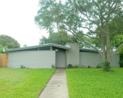 3 Bedroom 2BA 1835 ft Pet-Friendly Single Family Home For Rent in Corpus Christi, TX