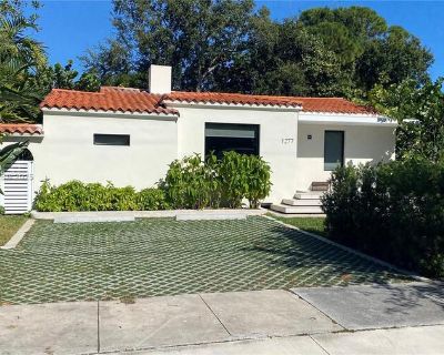 4 Bedroom 2BA 1466 ft Pet-Friendly Single-family home For Rent in MIAMI, FL