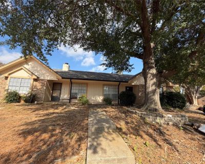 2 Bedroom 2BA 1155 ft Single Family House For Rent in Euless, TX