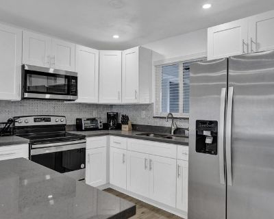 Furnished Room for Rent - Elegant CoLiving in a Modern Home Convenient & C