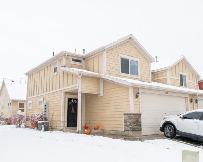 3 Bedroom 2BA 1387 ft Pet-Friendly Townhouse For Rent in Hyrum, UT