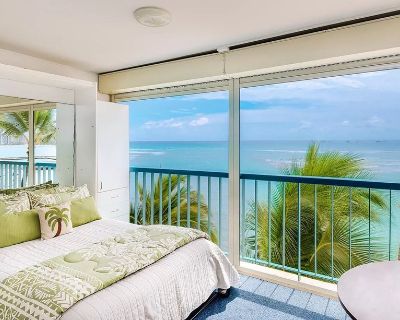 Minimum stay: 1 month. Deposit: 2500. Bills included. Age preference: 18 - 70. Available for students. Nestled on Kaimana Beach, this charming, fully furnished studio in Sans Souci is just steps away from the ocean. The unit boasts a complete kitchen and offers wifi & cable for your convenience. Enjoy the proximity to the renowned restaurant Hau Tree, located at the Seaside eatery, where creati...