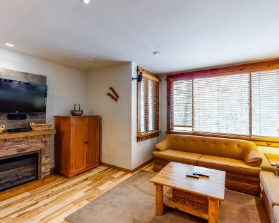 1 Bedroom 1BA House Vacation Rental in Cozy Condo in Ski Trails, Truckee, CA