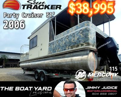 2006 Sun Tracker 31 party barge/hut
