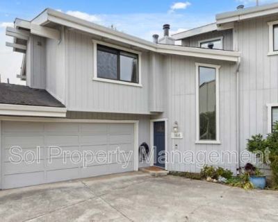 2 Bedroom 2BA 915 ft Pet-Friendly Apartment For Rent in Rio del Mar, CA