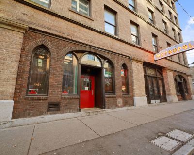 1 Bedroom 1BA 220 ft Pet-Friendly Apartment For Rent in Vancouver, British Columbia