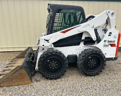 CabA/C-Heat2 SpeedHigh FlowPower Bob-TachDeluxe GaugesKeyless StartHand & Foot Controls1985 HoursPrice $34,900Accessory-PackageAir Ride SeatSolid TiresStereoSound ReductionBackup CameraAll service up to date and ready to work1-316-641-Zero300