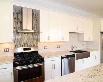 2BR/ 2 Bath Apt for Sublet- West Loop