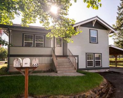 3 Bedroom 2BA 2476 ft Pet-Friendly Apartment For Rent in Albany, OR