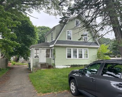3 Bedroom 1BA 1100 ft Apartment For Rent in Dedham, MA