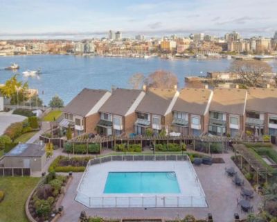 Stunning 2 Bed 2 Bath Condo - Inner Harbour Views