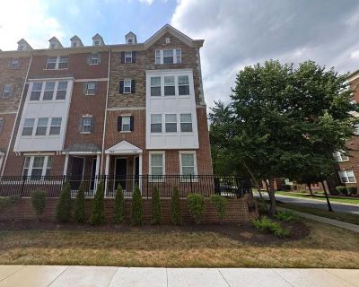 3 Bedroom 2BA 2760 ft Condo For Sale in Gaithersburg, MD