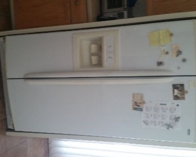 Refrigerator Kenmore Elite