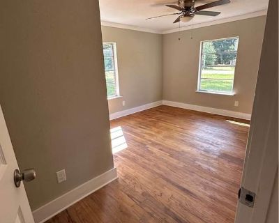 Available on: december 1. Unfurnished. Parking available * Internet included * LGBTQ+ friendly * Students welcome * 40+ years welcome W Allen will require background checks for this room Learn more. Private Room for Rent to one adult male (no pets) Room for Rent with House Access Private Room for Rent to one adult male (no pets) 800 per month plus half of electric bill Near NAS Room for Rent wi...