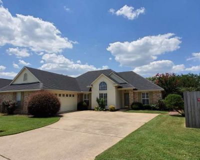 3 Bedroom 2BA 1872 ft Pet-Friendly Apartment For Rent in Bossier City, LA