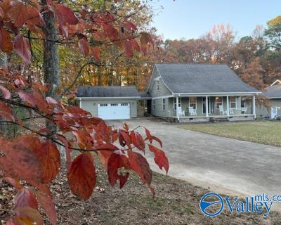 3 Bedroom 2BA 1372 ft Single Family House For Sale in Fort Payne, AL