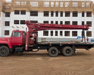 1989 17 Ton National Crane 875B Mounted on Ford L9000 Truck
