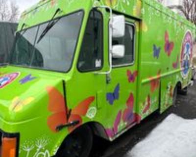 Fully Equipped, Fully Functional Food Truck - Workhorse / P42 / 2004