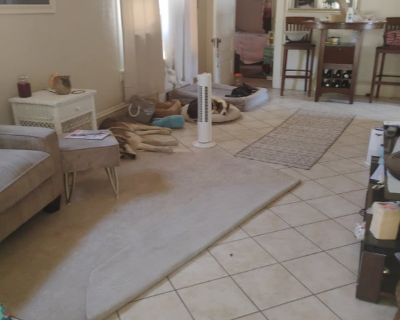 Furnished Room for Rent - Private room in older home blocks from UNRr