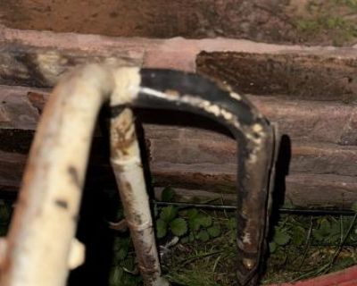 [WTB] 58 /64 front seat frames ( good rails undented)