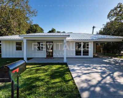 3 Bedroom 1BA 1350 ft Pet-Friendly Apartment For Rent in Daphne, AL