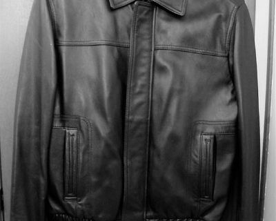 A VERY SMART LOOKING DANIER LEATHER JACKET SIZE MEDIUM
