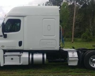 2015 Freightliner Flgf4127 Sleeper Semi Tractor