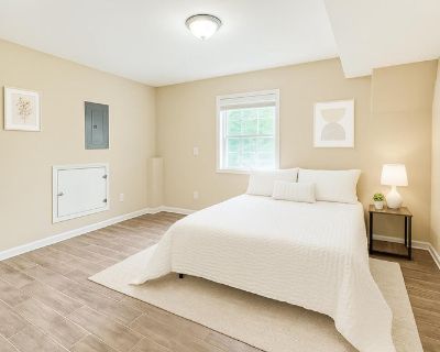 Furnished Room for Rent - Room in College Park Near ATL Airport, Shops & Di