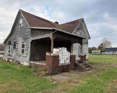 2 Bedroom 1BA 1124 ft Single Family House For Sale in Winslow, IN
