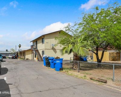 2 Bedroom 1BA 760 ft Apartment For Rent in Phoenix, AZ