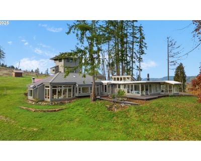 5 Bedroom 3BA 3288 ft Single Family House For Sale in Pleasant Hill, OR