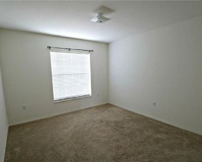 Charming 3/2 home in a great location, Empty & Move-in Ready!