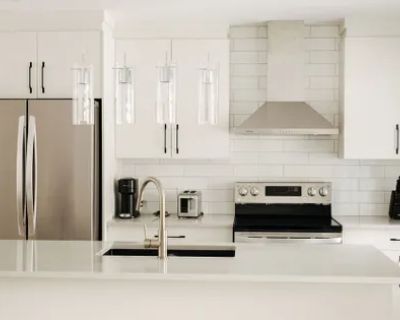 5082 Boulevard Westley. Rental Period: Unlimited. Available from: ASAP. Welcome to your fully furnished retreat in the heart of Saint-Hubert! This stylish 2-story home offers comfort, convenience, and a premium location just minutes from Quartier Dix30, Brossard, and downtown Montreal. Property Features 3 spacious bedrooms 1 full bathroom + 1 powder room Modern construction (built in 2021) Full...