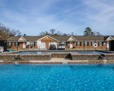 2 Bedroom 1.5BA 960 ft Pet-Friendly Apartment For Rent in Fort Oglethorpe, GA