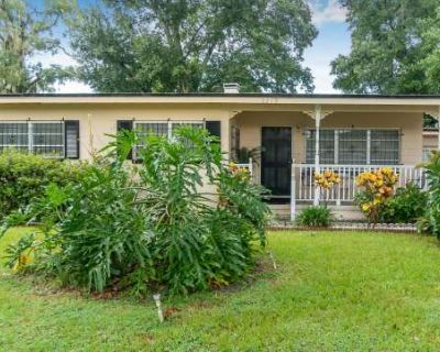 3 Bedroom 1.5BA 1364 ft Apartment For Rent in Pine Hills, FL