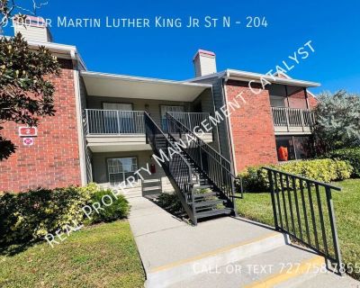 2 Bedroom 2BA 940 ft Pet-Friendly Single-family home For Rent in St Petersburg, FL