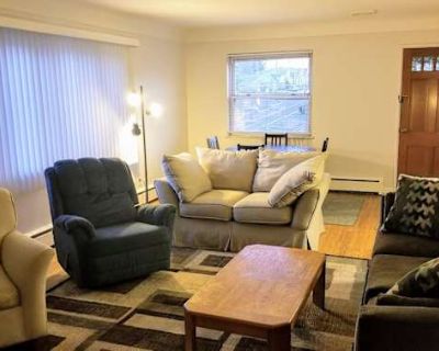 Private room with shared bathroom in an apartment with 2 roomies