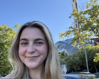 $800 /month. Age: 22 * Any pets?: No * Occupation: Professional * Gender: Female. Non-smoking room preferred. Pets are fine. Females preferred. Age preference: 18 - 30. Looking in: Central Phoenix , East Valley , North Phoenix , Scottsdale , South Phoenix , West Phoenix , West Valley. I am a professional female aged 22. I am looking for a small or large room. I am available to move from 11/17/2...