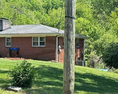 1.5 Bath Preforeclosure Property in Elizabethton, TN 37643 - Siam Rd
