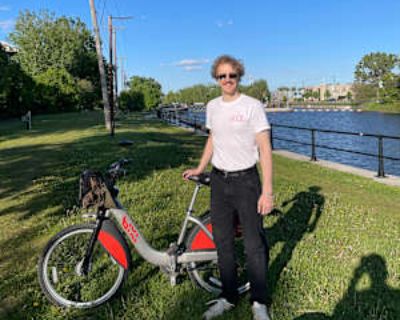 Non-smoker * Interested in teaming-up. Budget: $1,200 per month. Ready to move: now. Looking for myself. I m an engineer working out of Lawrence looking for an apartment. I lived in an apartment with roommates for 4 years while I went to university, and overall I am clean and respectful of noise.