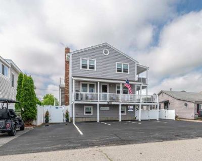3 Bedroom 1BA 1200 ft Furnished Apartment For Rent in Seabrook Beach, NH