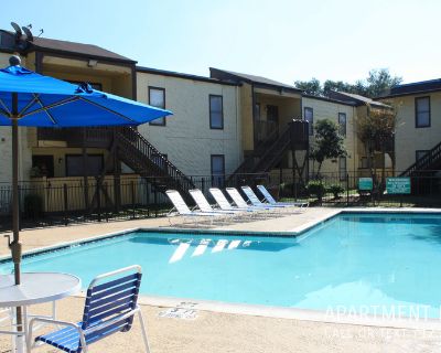 7841 Grow Ln . REF: # H2685. Refer this number when you reaching us about this AD. Please call / text 713-300-2414 Description: Quail Creek Apartments offers a fresh take on apartment living. Our spacious one and two bedroom apartments with newly remodeled interiors give you the best blend of community, luxury, and convenience. Please call for an appointment today. Cats Allowed: monthly pet ren...