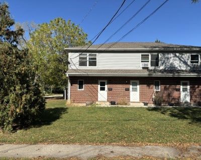 322 W Railroad Street. image_url. In unit laundry Garage Unit Amenities in unit laundry Property Amenities parking garage. 2 Bedroom. 2 Bathroom. 1000 ft