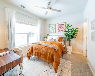 4 Bedroom 4 Bathroom - B (Has an Apartment). Room in the 1 Bedroom 1BA Apartment For Rent