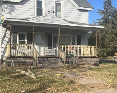 4 Bedroom 1BA 1544 ft Apartment For Rent in Eau Claire, WI