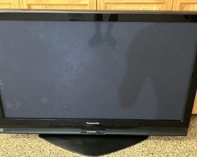 55 Panasonic plasma TV, works great has remote.