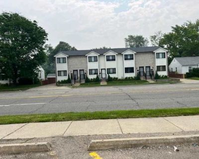 2 Bedroom 1.5BA 950 ft Apartment For Rent in Berkley, MI
