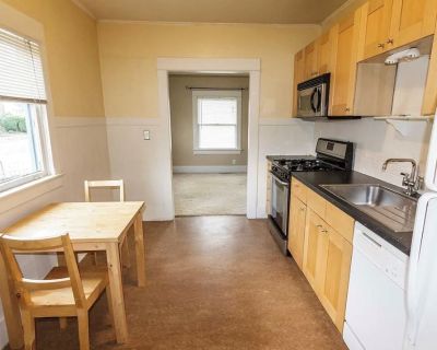 Minimum stay: 18 months. Deposit: 400. Bills included. Age preference: 18 - 70. Available for students. 2 Bed 1 bath Bungalow for rent in South Mt Tabor neighborhood. Great location! Close to SE Division St, Mt Tabor Park, PCC, transit stops, and other amenities nearby.